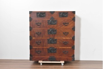 中古　岩谷堂箪笥　前面(欅材)　内部(桐材)　厚手の金具が存在感を放つ衣装箪笥　(R-086384)