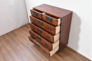 中古　岩谷堂箪笥　前面(欅材)　内部(桐材)　厚手の金具が存在感を放つ衣装箪笥　(R-086384)