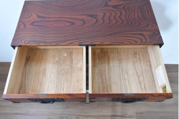 中古　岩谷堂箪笥　前面(欅材)　内部(桐材)　厚手の金具が存在感を放つ衣装箪笥　(R-086384)