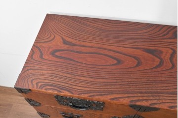 中古　岩谷堂箪笥　前面(欅材)　内部(桐材)　厚手の金具が存在感を放つ衣装箪笥　(R-086384)