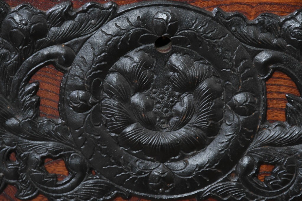 中古　岩谷堂箪笥　前面(欅材)　内部(桐材)　厚手の金具が存在感を放つ衣装箪笥　(R-086384)