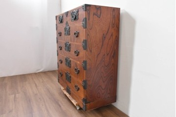 中古　岩谷堂箪笥　前面(欅材)　内部(桐材)　厚手の金具が存在感を放つ衣装箪笥　(R-086385)