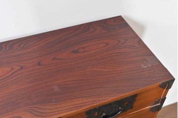 中古　岩谷堂箪笥　前面(欅材)　内部(桐材)　厚手の金具が存在感を放つ衣装箪笥　(R-086385)