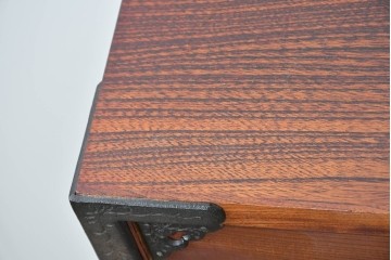 中古　岩谷堂箪笥　前面(欅材)　内部(桐材)　厚手の金具が存在感を放つ衣装箪笥　(R-086385)