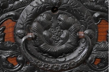 中古　岩谷堂箪笥　前面(欅材)　内部(桐材)　厚手の金具が存在感を放つ衣装箪笥　(R-086385)