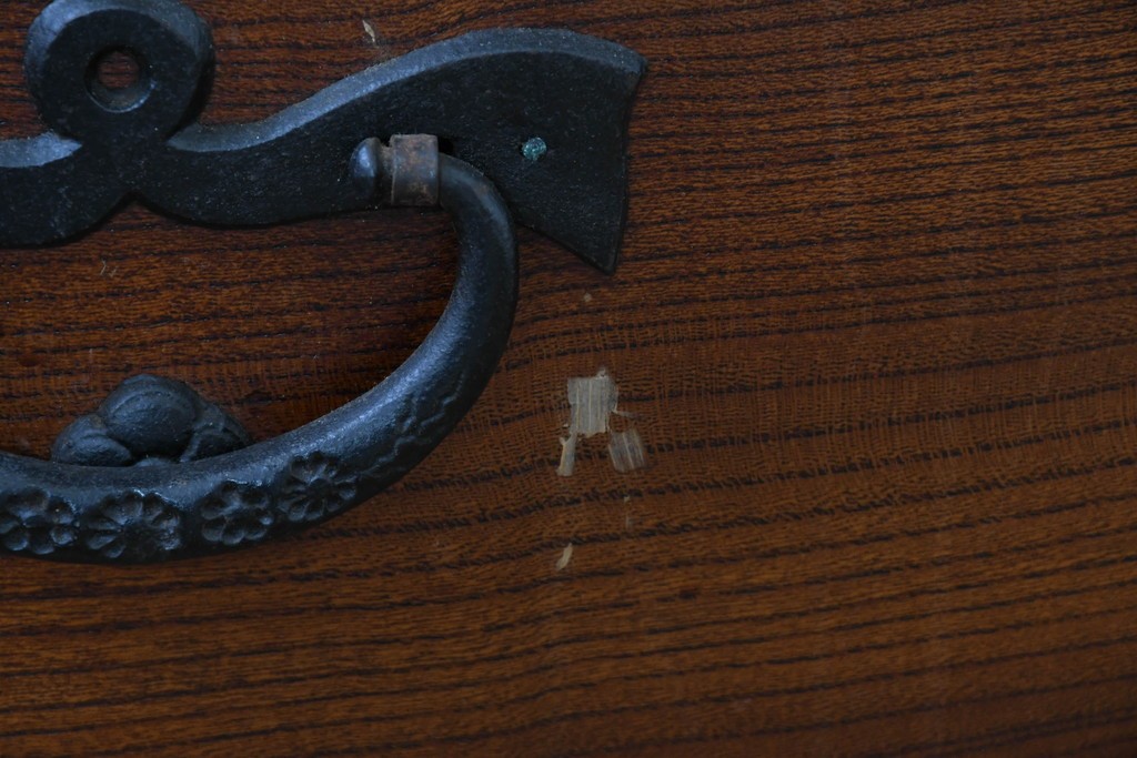 中古　岩谷堂箪笥　前面(欅材)　内部(桐材)　厚手の金具が存在感を放つ衣装箪笥　(R-086385)