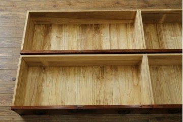 中古　岩谷堂箪笥　前面(欅材)　内部(桐材)　厚手の金具が存在感を放つ衣装箪笥　(R-086385)