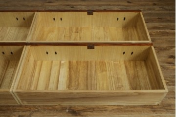 中古　岩谷堂箪笥　前面(欅材)　内部(桐材)　厚手の金具が存在感を放つ衣装箪笥　(R-086385)
