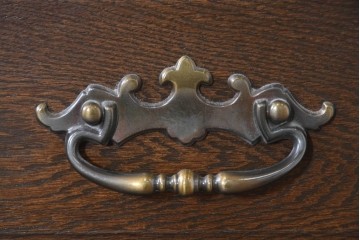 中古　超美品　使用感ほぼなし　横浜クラシック家具　ノックオンウッド(knockonwood)　クラシカルな引手金具のトールチェスト　定価約28万円　(R-086386)