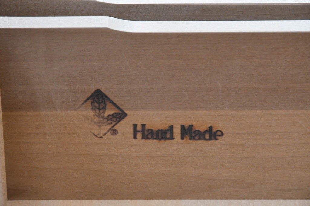 中古　超美品　使用感ほぼなし　横浜クラシック家具　ノックオンウッド(knockonwood)　クラシカルな引手金具のトールチェスト　定価約28万円　(R-086386)