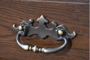 中古　超美品　使用感ほぼなし　横浜クラシック家具　ノックオンウッド(knockonwood)　クラシカルな引手金具のトールチェスト　定価約28万円　(R-086387)