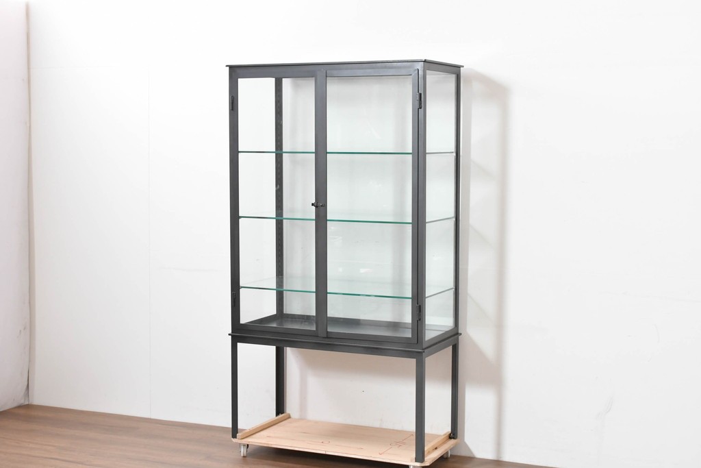 中古　モデルルーム展示品　重量約110kg　高級な逸品!　職人手作りのアイアンフレームが目を引くガラスショーケース　定価約45万円　(R-086390)