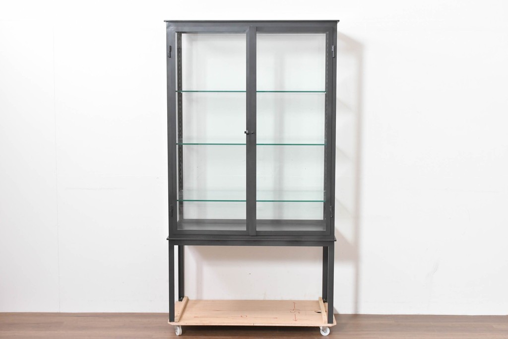 中古　モデルルーム展示品　重量約110kg　高級な逸品!　職人手作りのアイアンフレームが目を引くガラスショーケース　定価約45万円　(R-086390)