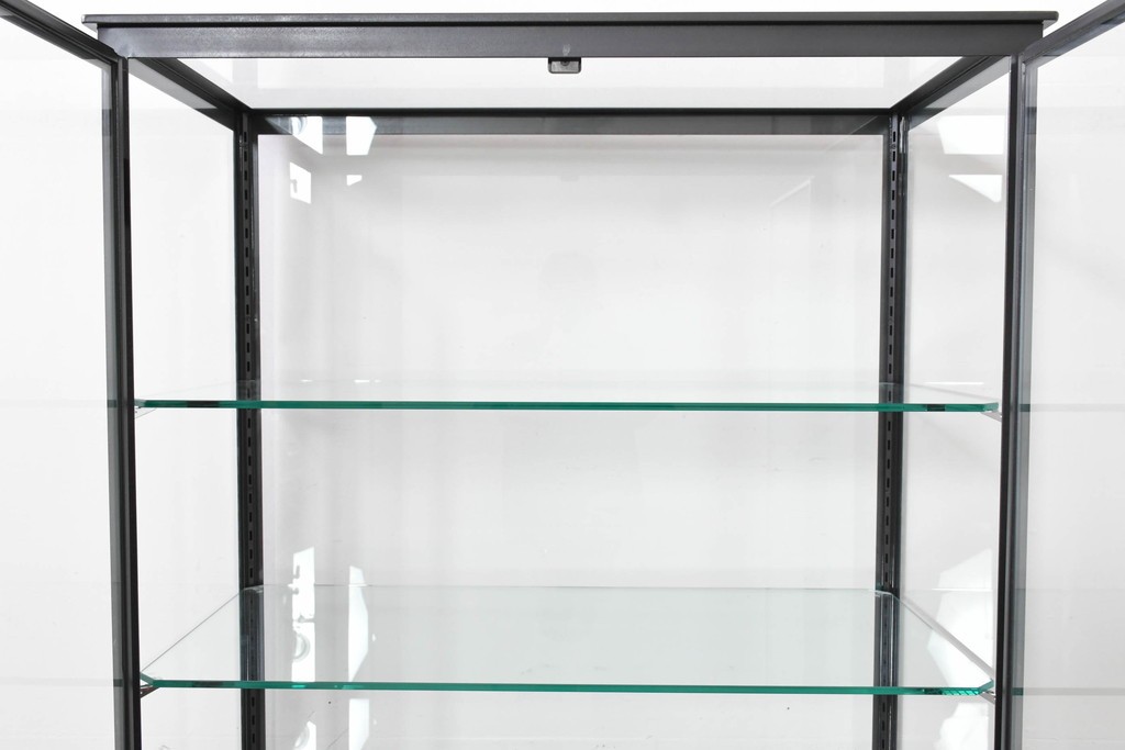 中古　モデルルーム展示品　重量約110kg　高級な逸品!　職人手作りのアイアンフレームが目を引くガラスショーケース　定価約45万円　(R-086390)
