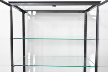 中古　モデルルーム展示品　重量約110kg　高級な逸品!　職人手作りのアイアンフレームが目を引くガラスショーケース　定価約45万円　(R-086390)