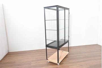 中古　モデルルーム展示品　重量約110kg　高級な逸品!　職人手作りのアイアンフレームが目を引くガラスショーケース　定価約45万円　(R-086390)