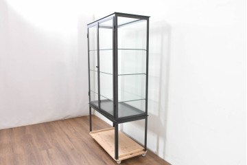 中古　モデルルーム展示品　重量約110kg　高級な逸品!　職人手作りのアイアンフレームが目を引くガラスショーケース　定価約45万円　(R-086390)