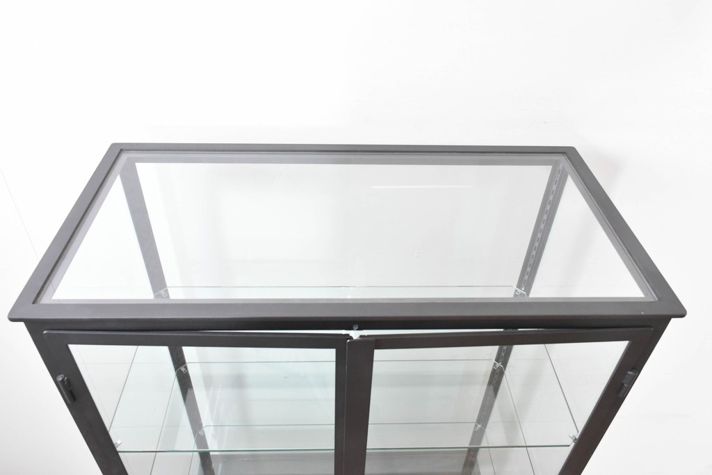 中古　モデルルーム展示品　重量約110kg　高級な逸品!　職人手作りのアイアンフレームが目を引くガラスショーケース　定価約45万円　(R-086390)