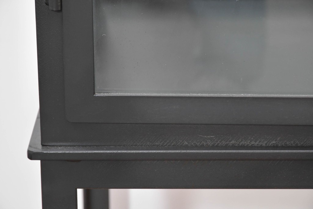 中古　モデルルーム展示品　重量約110kg　高級な逸品!　職人手作りのアイアンフレームが目を引くガラスショーケース　定価約45万円　(R-086390)