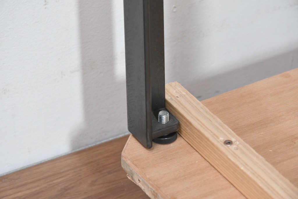 中古　モデルルーム展示品　重量約110kg　高級な逸品!　職人手作りのアイアンフレームが目を引くガラスショーケース　定価約45万円　(R-086390)