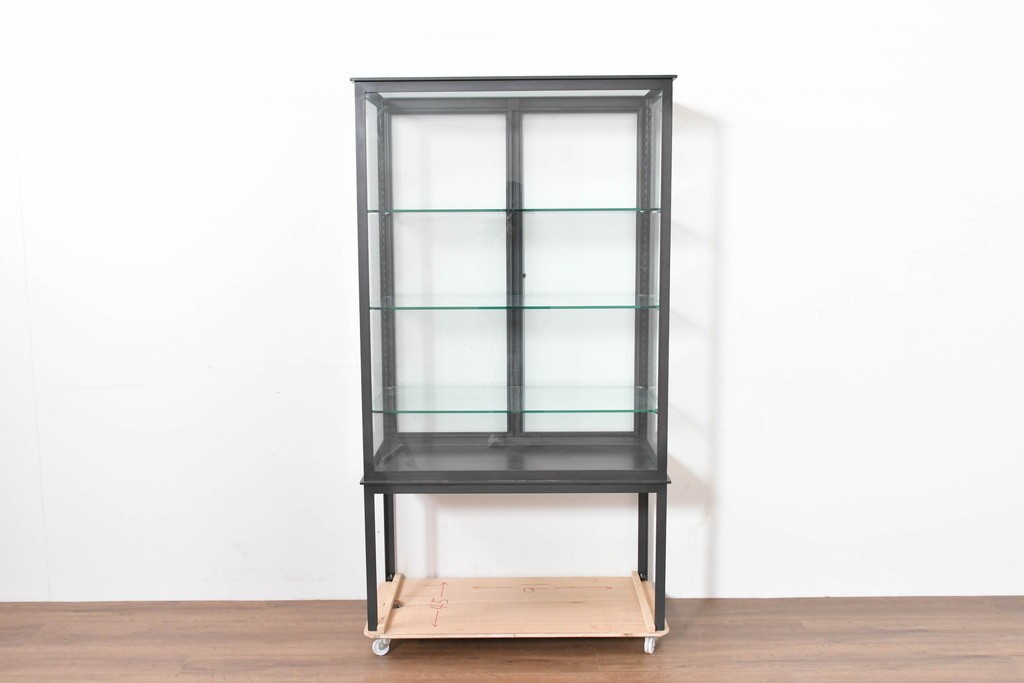中古　モデルルーム展示品　重量約110kg　高級な逸品!　職人手作りのアイアンフレームが目を引くガラスショーケース　定価約45万円　(R-086390)