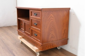 中古　欅(ケヤキ)材　引き戸と引き出しを備えた木目の美しいローボード　(R-086391)