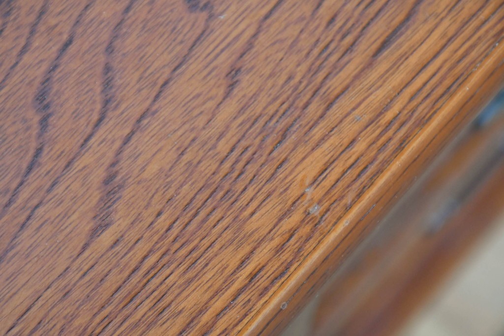 中古　欅(ケヤキ)材　引き戸と引き出しを備えた木目の美しいローボード　(R-086391)