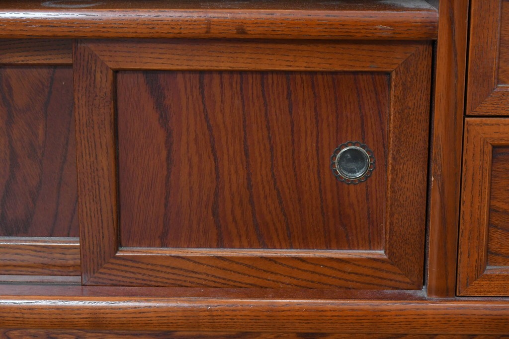 中古　欅(ケヤキ)材　引き戸と引き出しを備えた木目の美しいローボード　(R-086391)