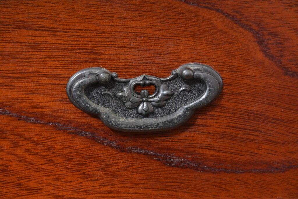 中古　欅(ケヤキ)材　引き戸と引き出しを備えた木目の美しいローボード　(R-086391)