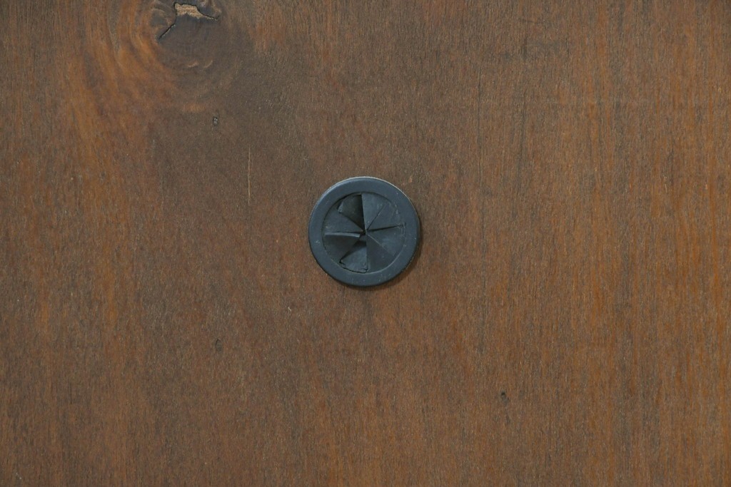 中古　欅(ケヤキ)材　引き戸と引き出しを備えた木目の美しいローボード　(R-086391)