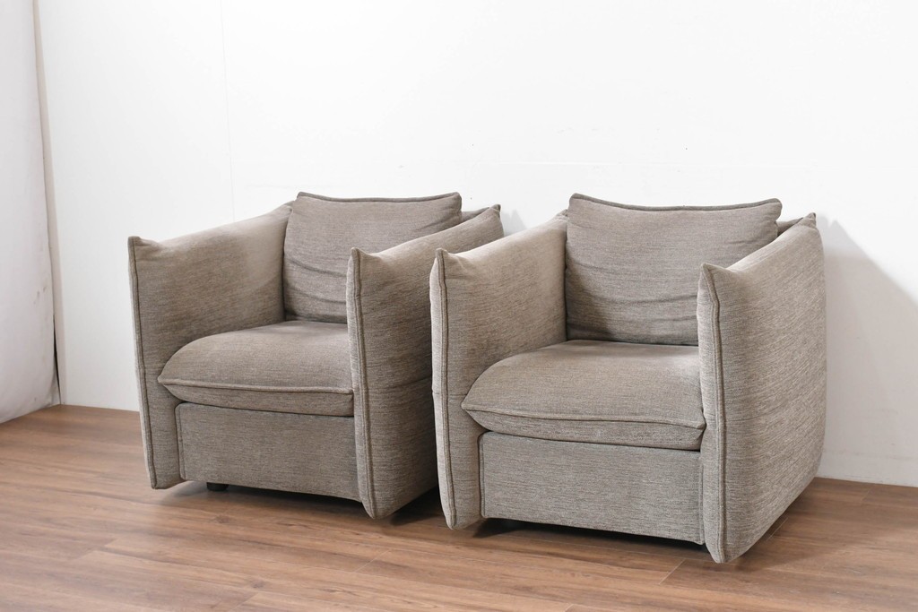 中古　Vitra(ヴィトラ)　Mariposa Club(マリポサ クラブ) 　包み込むようなフォルムの1人掛けアームチェア2脚セット　定価(2脚合計)約84万円　(R-086392)