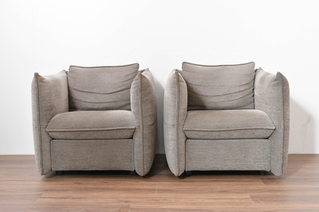 中古　Vitra(ヴィトラ)　Mariposa Club(マリポサ クラブ) 　包み込むようなフォルムの1人掛けアームチェア2脚セット　定価(2脚合計)約84万円　(R-086392)