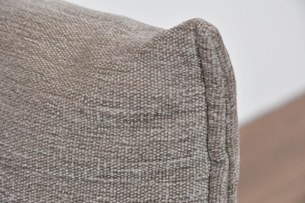 中古　Vitra(ヴィトラ)　Mariposa Club(マリポサ クラブ) 　包み込むようなフォルムの1人掛けアームチェア2脚セット　定価(2脚合計)約84万円　(R-086392)