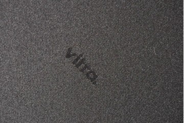 中古　Vitra(ヴィトラ)　Mariposa Club(マリポサ クラブ) 　包み込むようなフォルムの1人掛けアームチェア2脚セット　定価(2脚合計)約84万円　(R-086392)