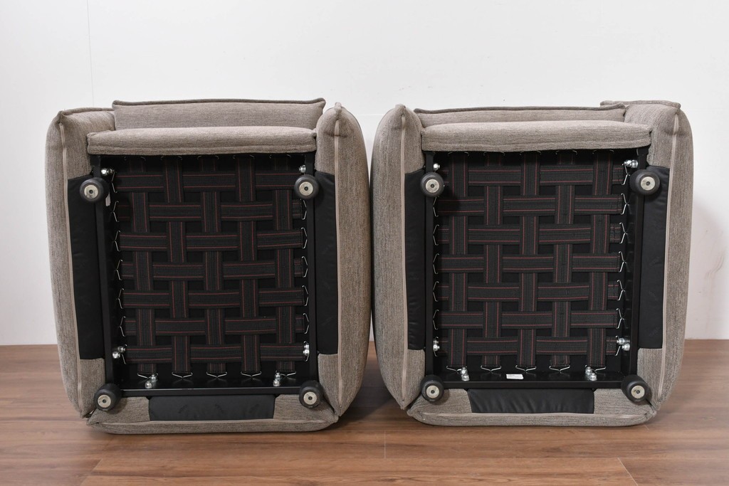 中古　Vitra(ヴィトラ)　Mariposa Club(マリポサ クラブ) 　包み込むようなフォルムの1人掛けアームチェア2脚セット　定価(2脚合計)約84万円　(R-086392)