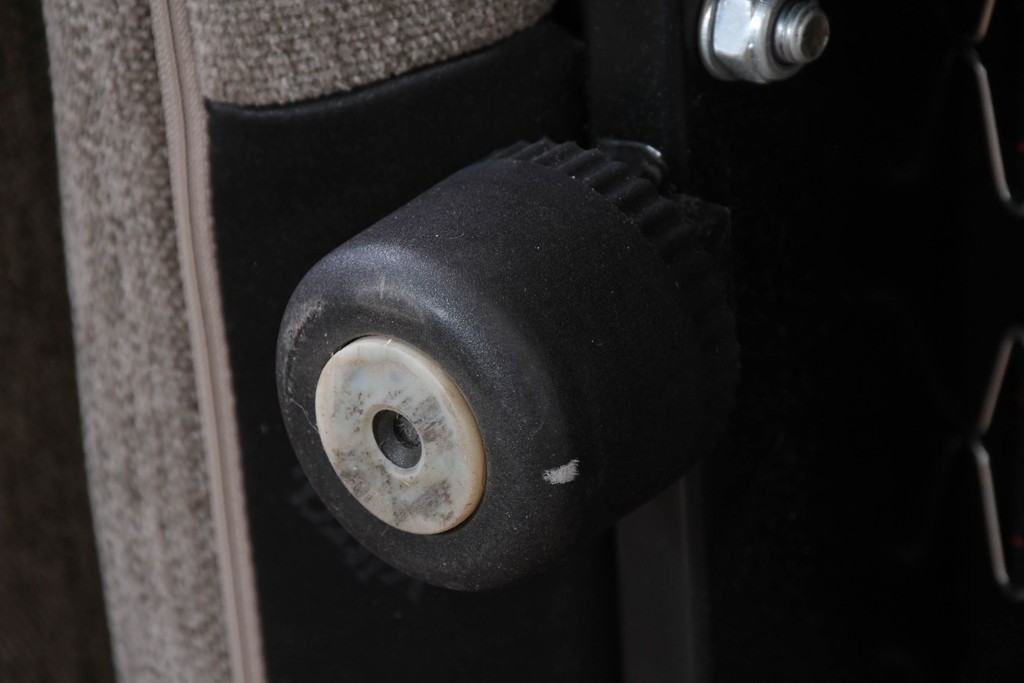 中古　Vitra(ヴィトラ)　Mariposa Club(マリポサ クラブ) 　包み込むようなフォルムの1人掛けアームチェア2脚セット　定価(2脚合計)約84万円　(R-086392)