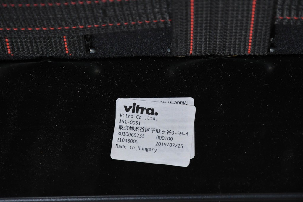 中古　Vitra(ヴィトラ)　Mariposa Club(マリポサ クラブ) 　包み込むようなフォルムの1人掛けアームチェア2脚セット　定価(2脚合計)約84万円　(R-086392)