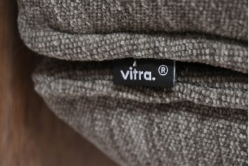 中古　Vitra(ヴィトラ)　Mariposa Club(マリポサ クラブ) 　包み込むようなフォルムの1人掛けアームチェア2脚セット　定価(2脚合計)約84万円　(R-086392)