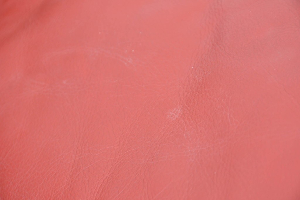 ヴィンテージ　リプロダクト品　Cassina(カッシーナ)　MARALUNGA(マラルンガ)　本革　視線を引き付ける赤レザーの3人掛けソファ　(R-086393)