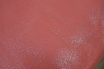 ヴィンテージ　リプロダクト品　Cassina(カッシーナ)　MARALUNGA(マラルンガ)　本革　視線を引き付ける赤レザーの3人掛けソファ　(R-086393)