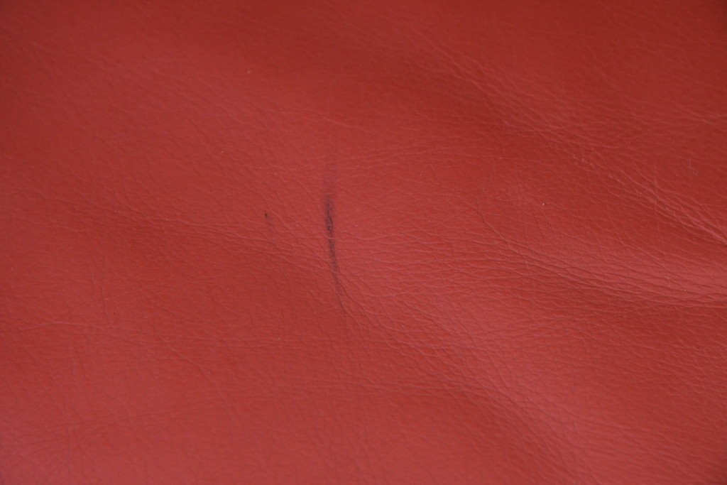 ヴィンテージ　リプロダクト品　Cassina(カッシーナ)　MARALUNGA(マラルンガ)　本革　視線を引き付ける赤レザーの3人掛けソファ　(R-086393)