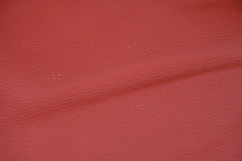 ヴィンテージ　リプロダクト品　Cassina(カッシーナ)　MARALUNGA(マラルンガ)　本革　視線を引き付ける赤レザーの3人掛けソファ　(R-086393)