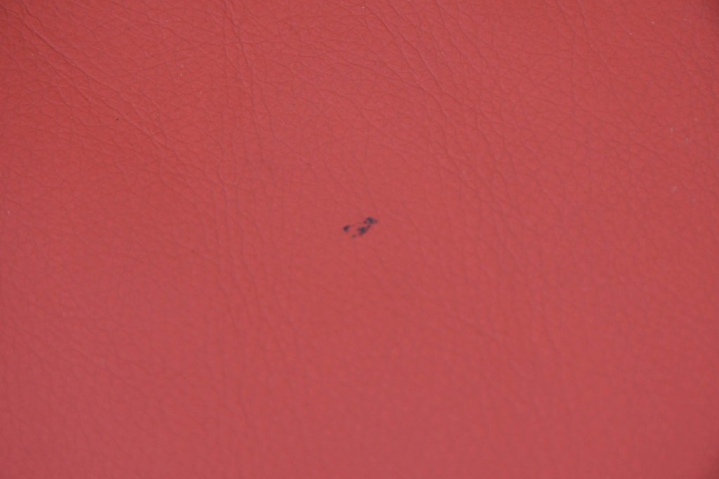 ヴィンテージ　リプロダクト品　Cassina(カッシーナ)　MARALUNGA(マラルンガ)　本革　視線を引き付ける赤レザーの3人掛けソファ　(R-086393)