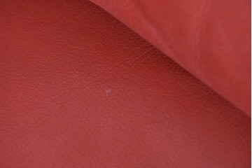 ヴィンテージ　リプロダクト品　Cassina(カッシーナ)　MARALUNGA(マラルンガ)　本革　視線を引き付ける赤レザーの3人掛けソファ　(R-086393)