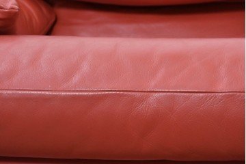 ヴィンテージ　リプロダクト品　Cassina(カッシーナ)　MARALUNGA(マラルンガ)　本革　視線を引き付ける赤レザーの3人掛けソファ　(R-086393)
