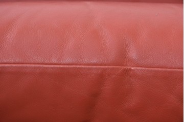 ヴィンテージ　リプロダクト品　Cassina(カッシーナ)　MARALUNGA(マラルンガ)　本革　視線を引き付ける赤レザーの3人掛けソファ　(R-086393)