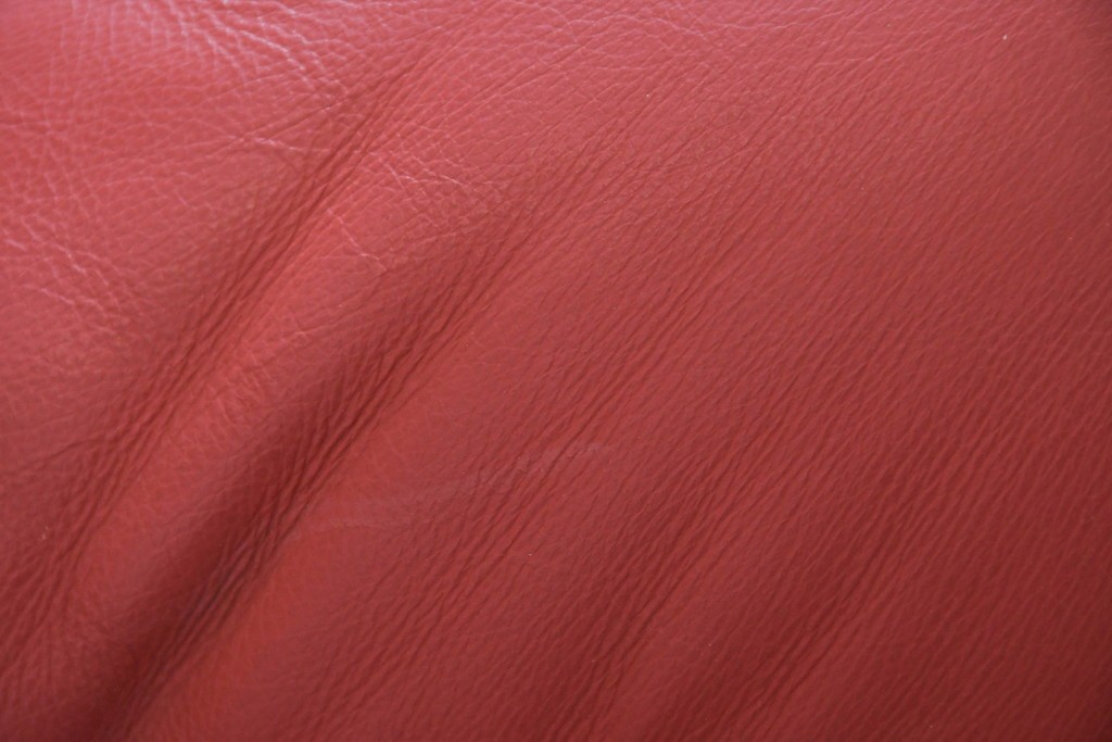 ヴィンテージ　リプロダクト品　Cassina(カッシーナ)　MARALUNGA(マラルンガ)　本革　視線を引き付ける赤レザーの3人掛けソファ　(R-086393)