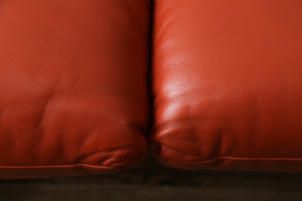 ヴィンテージ　リプロダクト品　Cassina(カッシーナ)　MARALUNGA(マラルンガ)　本革　視線を引き付ける赤レザーの3人掛けソファ　(R-086393)