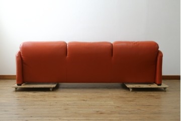 ヴィンテージ　リプロダクト品　Cassina(カッシーナ)　MARALUNGA(マラルンガ)　本革　視線を引き付ける赤レザーの3人掛けソファ　(R-086393)
