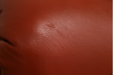 ヴィンテージ　リプロダクト品　Cassina(カッシーナ)　MARALUNGA(マラルンガ)　本革　視線を引き付ける赤レザーの3人掛けソファ　(R-086393)
